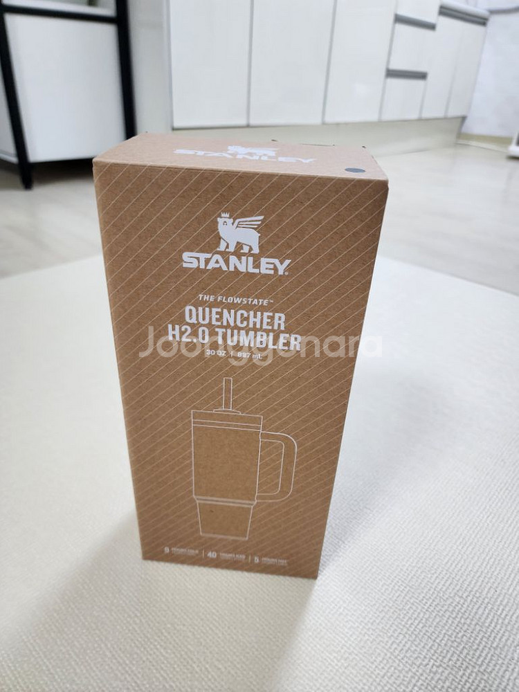 스탠리 텀블러 887ml 블랙색상 새상품 팝니다.--2