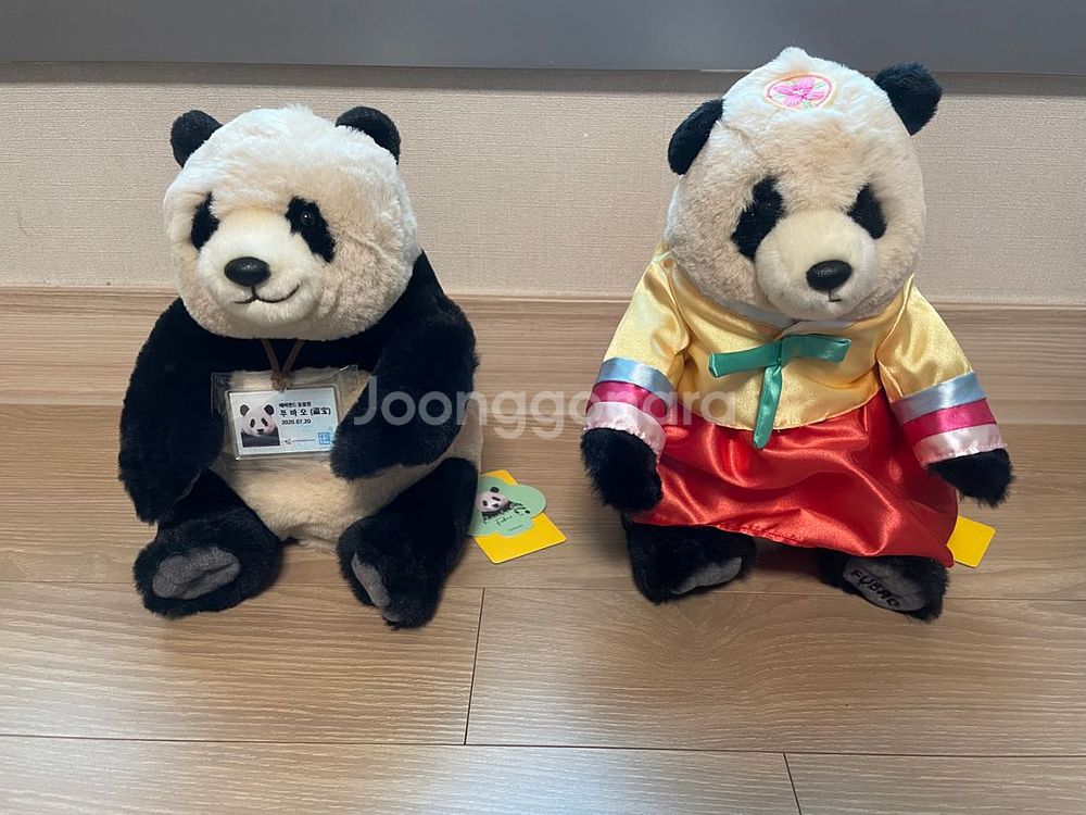 푸바오 인형(사원증+한복),책갈피2개 일괄로 판매해요~--1