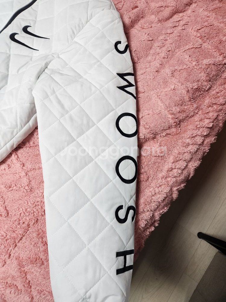 나이키 빅스우시 누빔 패딩 팝니다--1