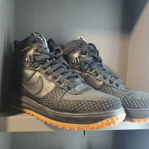 나이키 루나포스1 덕부츠 255 판매합니다