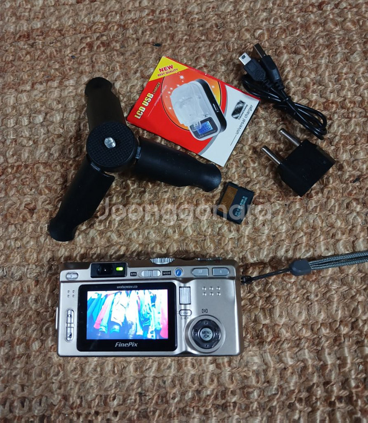 FUJIFILMFINEFIX 710 디지털카메라--1