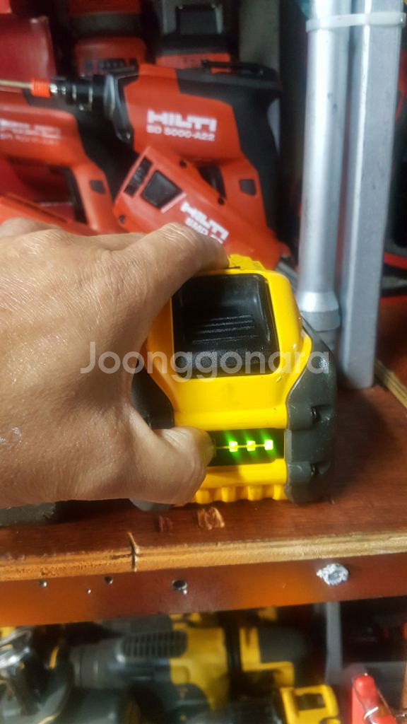 디월트플렉스볼트배터리 20V 9.0AH 2023.깔끔한--3