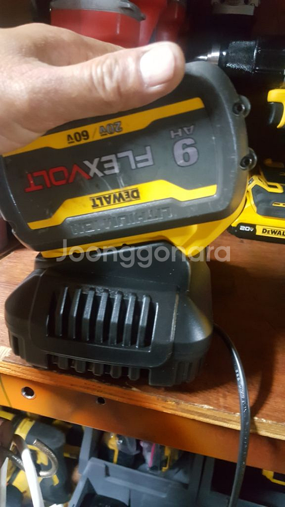 디월트플렉스볼트배터리 20V 9.0AH 2023.깔끔한--9