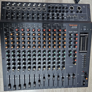 TASCAM 믹서기 M-1016