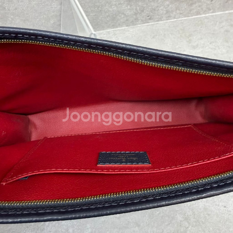 루이비통 앙프렝뜨 토일렛 26 클러치 마린블루--4