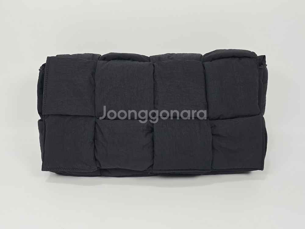 보테가베네타 패딩 테크 카세트백--1