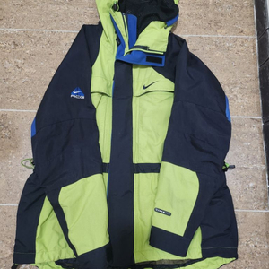 나이키 ACG 올드스쿨 3사이즈 100 스톰핏팝니다