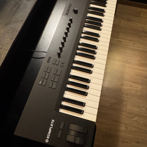 Komplete Kontrol A49