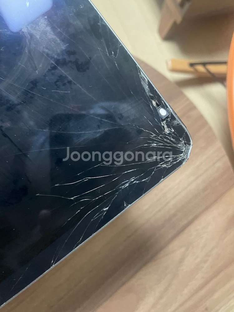 아이패드 애어4 64ga(액정파손) 팝니다--2
