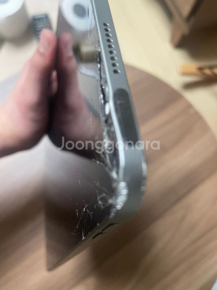 아이패드 애어4 64ga(액정파손) 팝니다--1