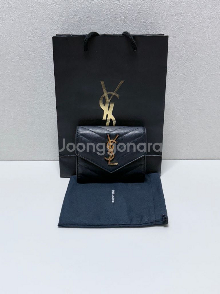생로랑 퀼티드 컴팩트 3단 모노그램 반지갑--8