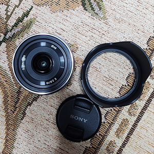 소니 카메라 e마운트 16mm f2.8 팝니다.