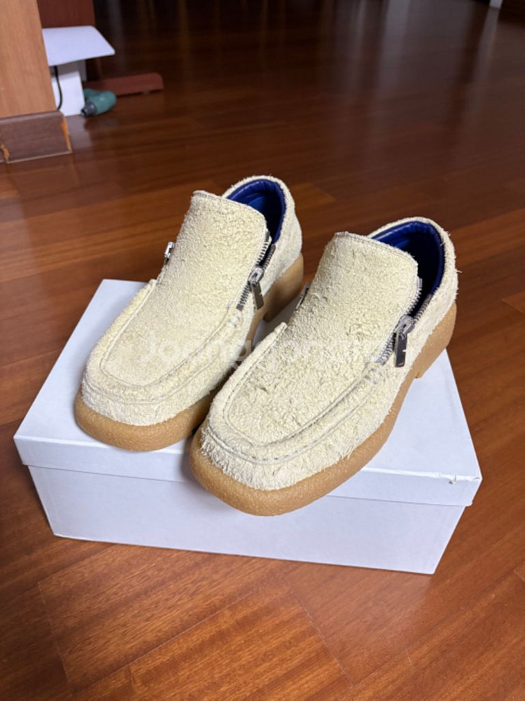 버버리 코드쿤스트 스웨이드 로퍼 40--1