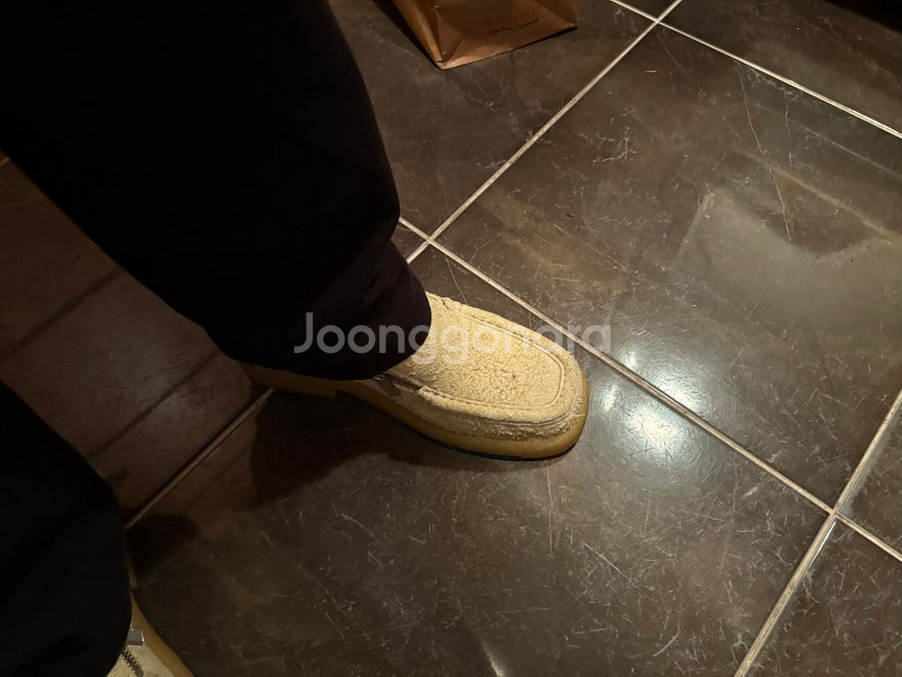 버버리 코드쿤스트 스웨이드 로퍼 40--3