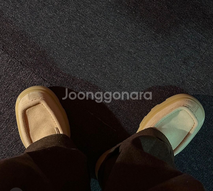 버버리 코드쿤스트 스웨이드 로퍼 40--8