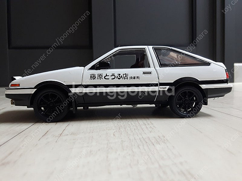 1:24 다이캐스트 이니셜D 토요타 AE86 새상품--1