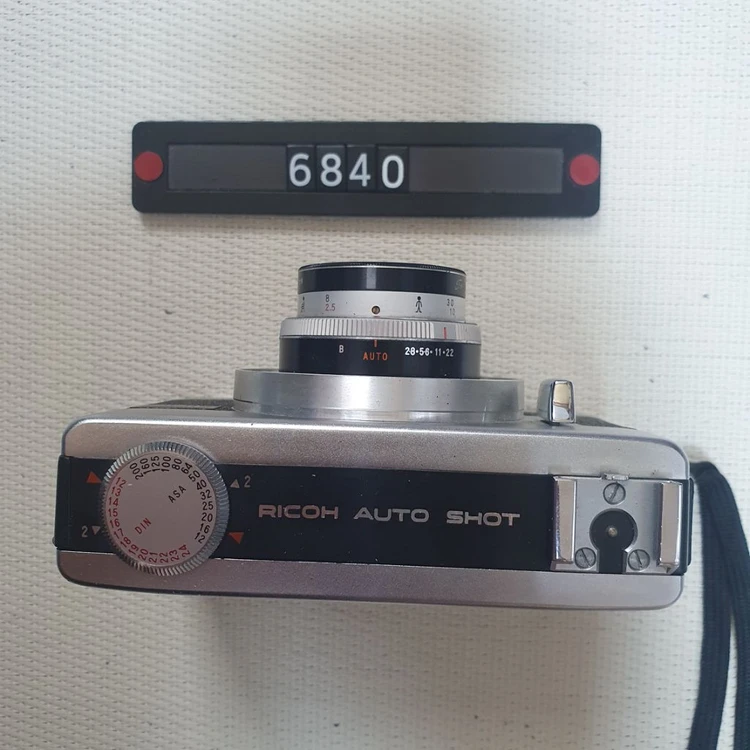 리코 오토샷 필름카메라 실버바디 이미지