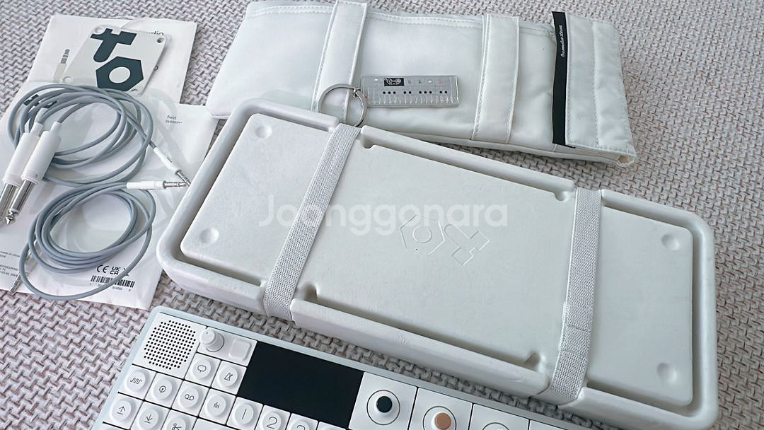 teenage engineering op-1 field--3