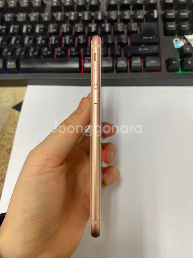 아이폰8 로즈골드 액정+뒷면 SS급 64G 무잔상--4
