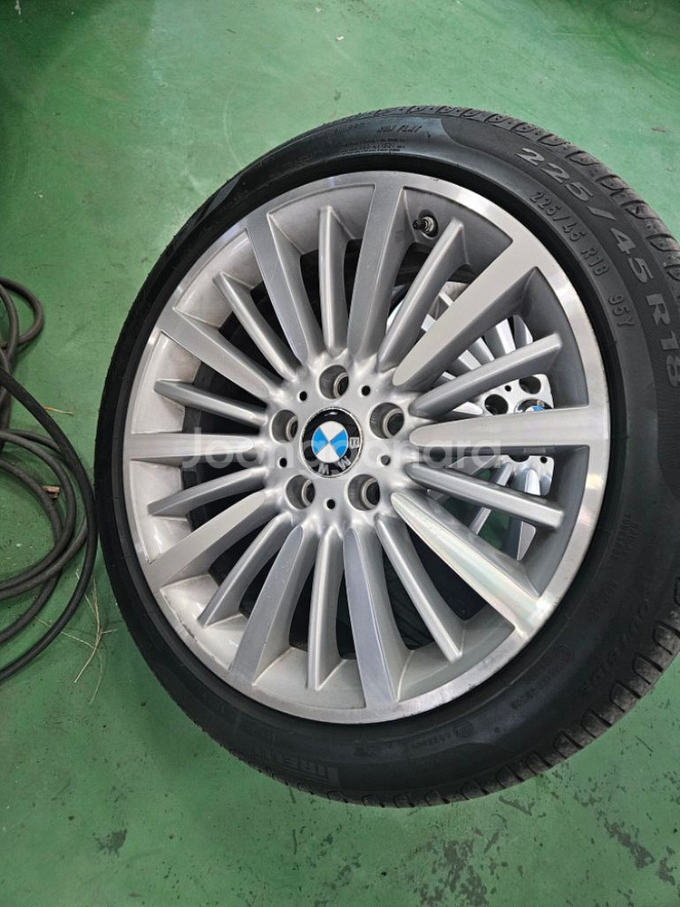18인치 BMW 순정 416휠타이어 한대분팝니다--1