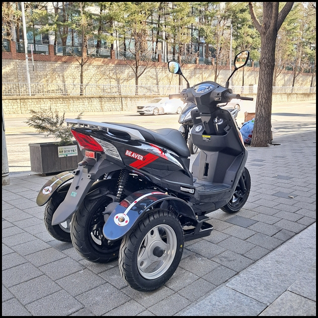 삼륜,사륜 오토바이 비버125V DLX CBS 보조바퀴 이미지