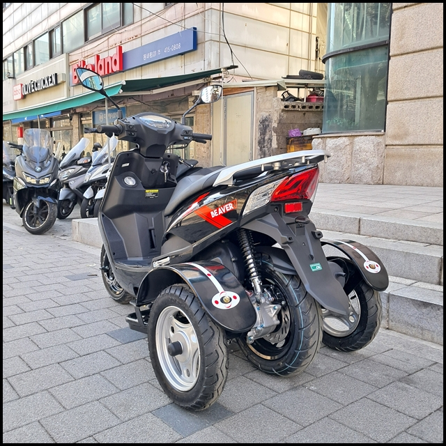 삼륜,사륜 오토바이 비버125V DLX CBS 보조바퀴 이미지