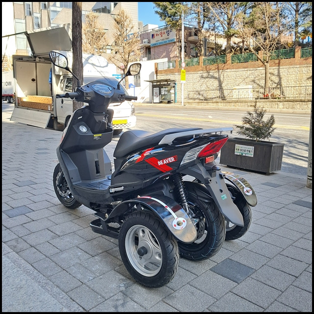 삼륜,사륜 오토바이 비버125V DLX CBS 보조바퀴 이미지