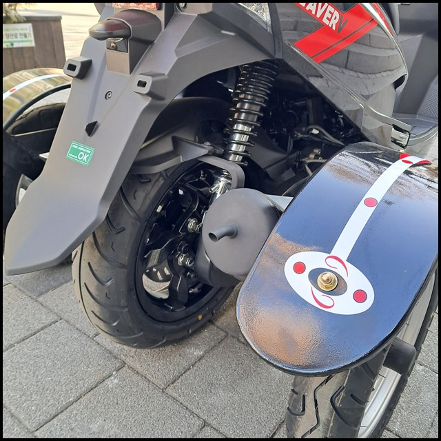 삼륜,사륜 오토바이 비버125V DLX CBS 보조바퀴 이미지