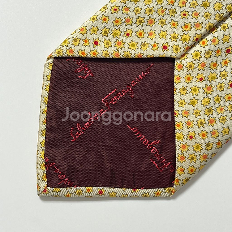 명품 페라가모 넥타이 9cm 연노랑 컬러 별 패턴--7