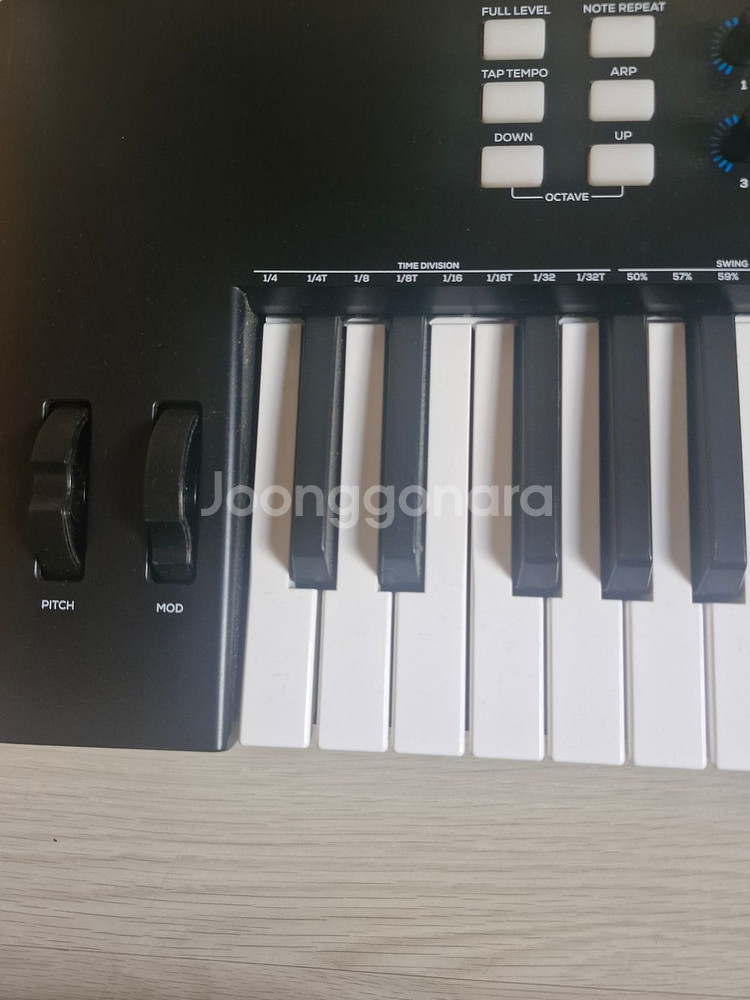 ALESIS V61 mk2 미디건반--4