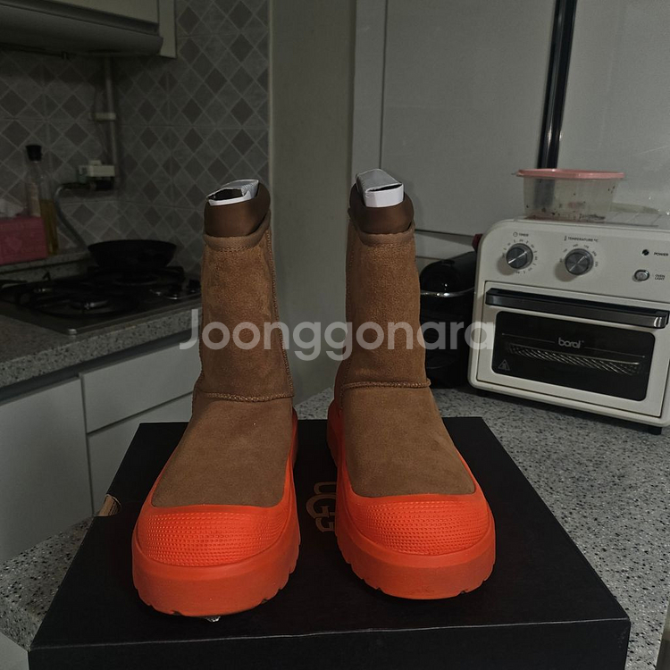 UGG 어그 클래식 숏 웨더 하이브리드 반값이하 급처분--1