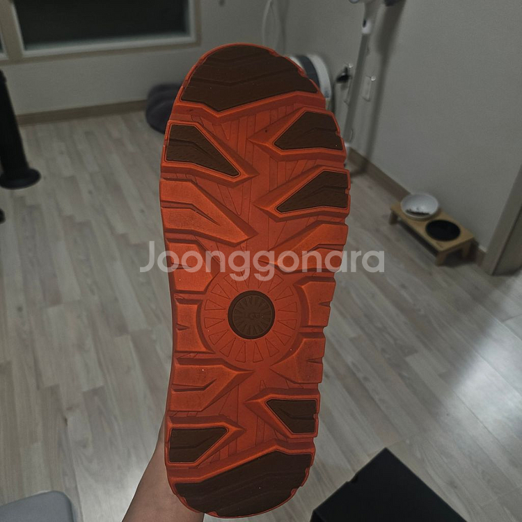 UGG 어그 클래식 숏 웨더 하이브리드 반값이하 급처분--5
