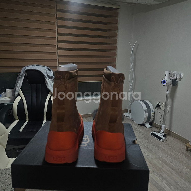 UGG 어그 클래식 숏 웨더 하이브리드 반값이하 급처분--3