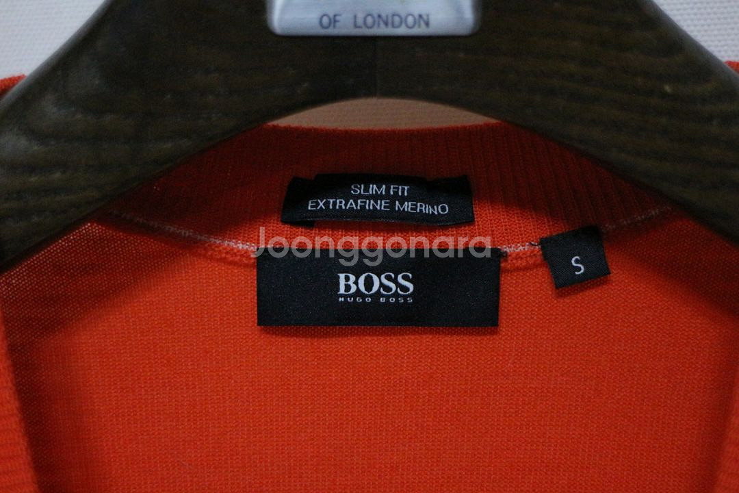 HUGO BOSS 맨즈 버진울 베스트(정품) 팝니다.--3