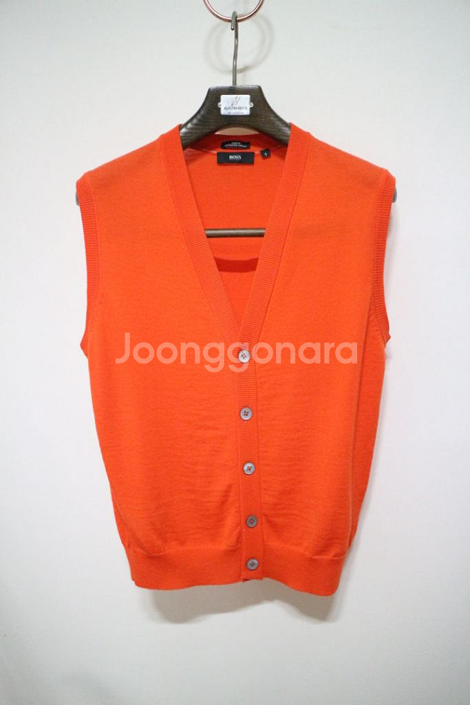 HUGO BOSS 맨즈 버진울 베스트(정품) 팝니다.--1
