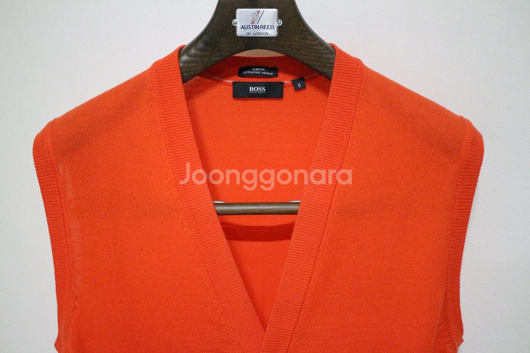 HUGO BOSS 맨즈 버진울 베스트(정품) 팝니다.--2