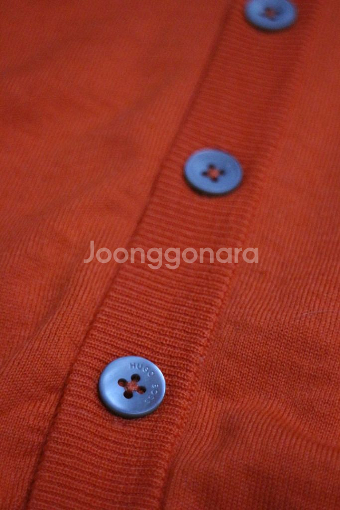 HUGO BOSS 맨즈 버진울 베스트(정품) 팝니다.--5