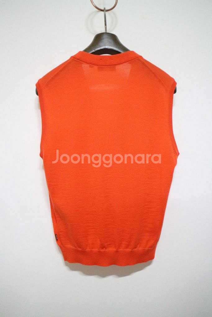 HUGO BOSS 맨즈 버진울 베스트(정품) 팝니다.--6