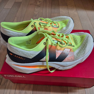 뉴발란스 레벨4