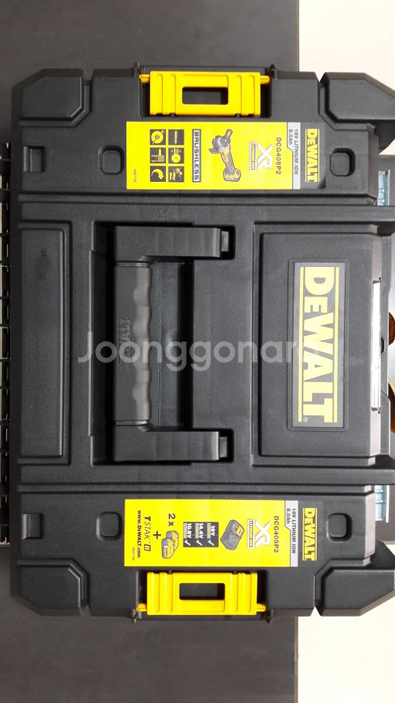 [새상품] 디월트 충전그라인더 DCG405P2 판매합니--2