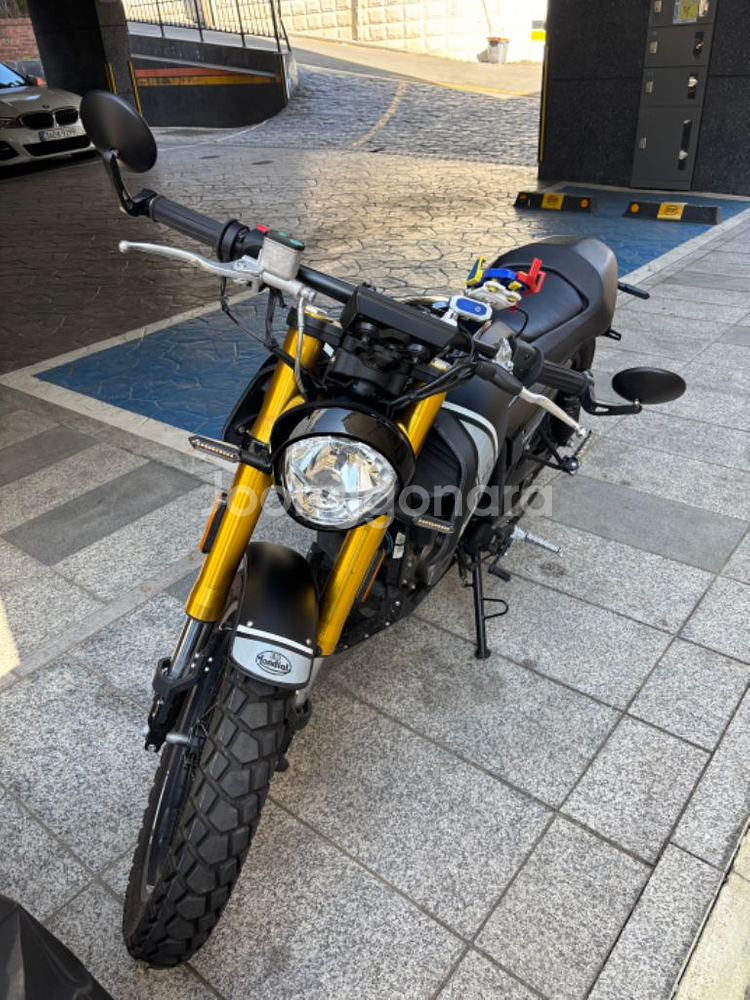 24년식 몬디알 힙스터125 급처합니다. 2천키로신차급--3