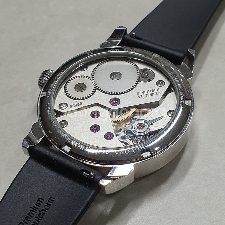 부로바 BULOVA 아큐트론 시계 63A117--9