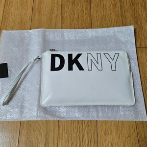 (새상품) DKNY 클러치 화이트, 블랙 2컬러