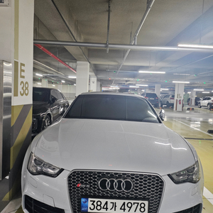 아우디 2013년식 RS5 V8 순정