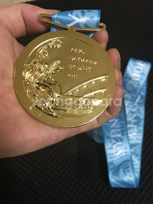 새 2000년 호주 시드니 하계 올림픽 금메달 리본--6
