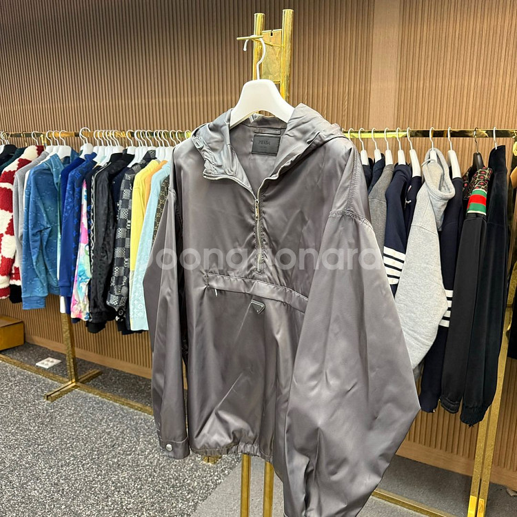 { XXL } 프라다 삼각로고 리나일론 아노락 그레이--1