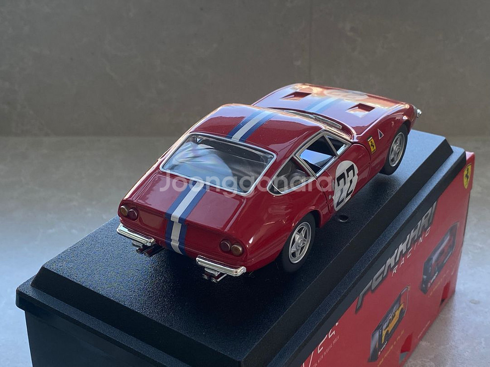 1/24 부라고 365 GTB4 다이캐스트--2