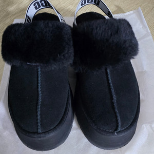 어그 UGG 펀케트