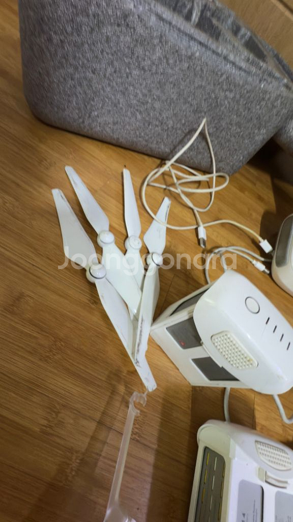 DJI 팬텀4 배터리, 충전기 무선조정기 박스까지--3