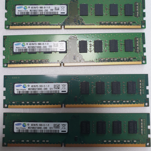 DDR3 4GB PC3-10600U 메모리 4개 일괄